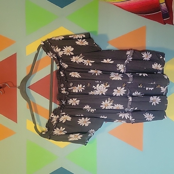 Maurice's Woman's Daisy Print  Elastic/Off the Shoulder Flowy Top Size XL - Picture 2 of 7